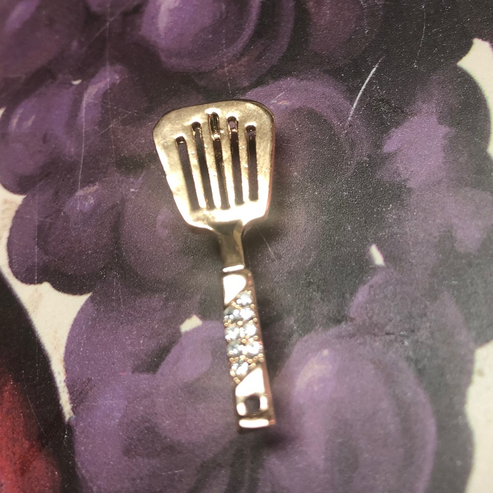 Gold and rhinestone spatula brooch